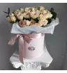 Кустовые розы в шляпной коробке 