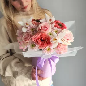 Цветы в коробке Нежный рассвет от интернет-магазина «VeraRosa»