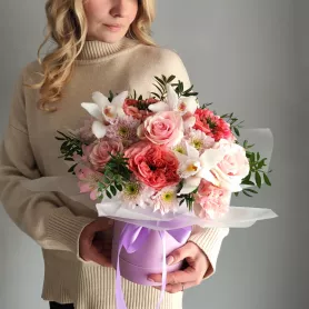 Цветы в коробке Нежный рассвет от интернет-магазина «VeraRosa»
