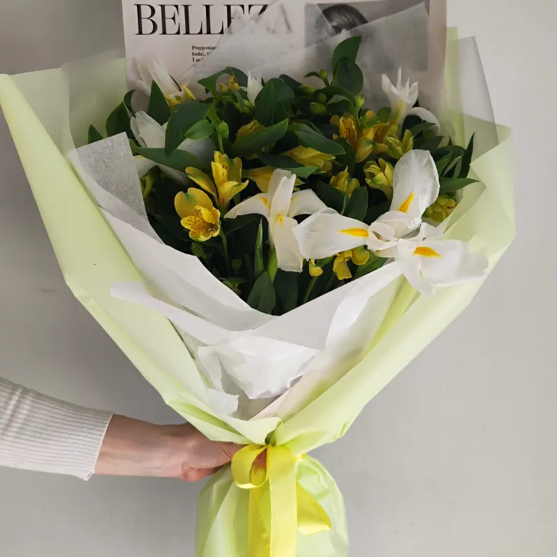 Букет Белый ирис  от интернет-магазина «VeraRosa»